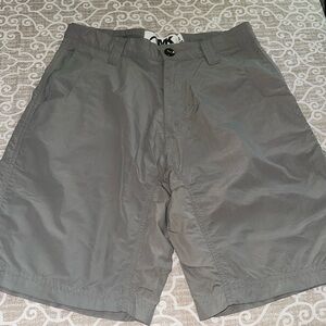Mens mountain khakis cargo shorts sz 28.   Inseam 9